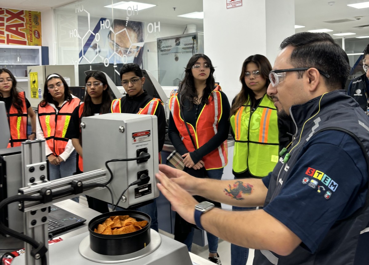 Estudiantes se preparan para carreras del futuro (STEM)